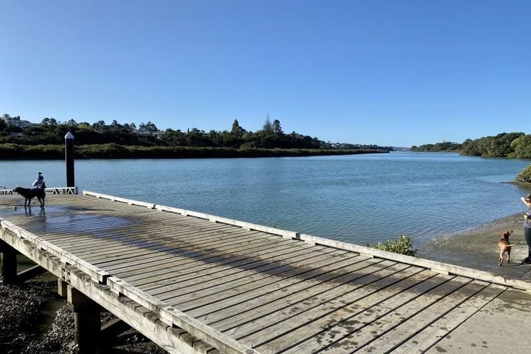 Photo of property in 2/104 Matipo Road, Mairangi Bay, Auckland, 0630