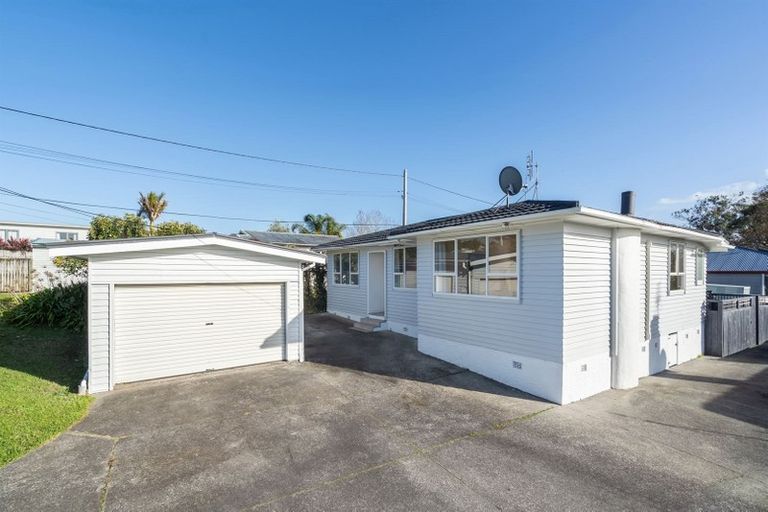 Photo of property in 1/8 Lancaster Road, Beach Haven, Auckland, 0626