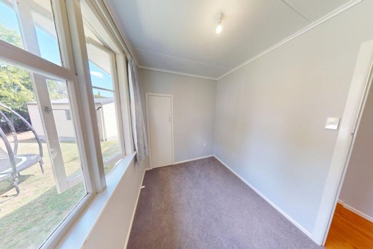 Photo of property in 11 Lewis Place, Highbury, Palmerston North, 4412