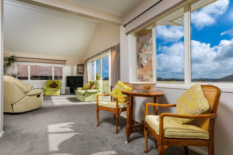 Photo of property in 2 Kittiwake Drive, Schnapper Rock, Auckland, 0632