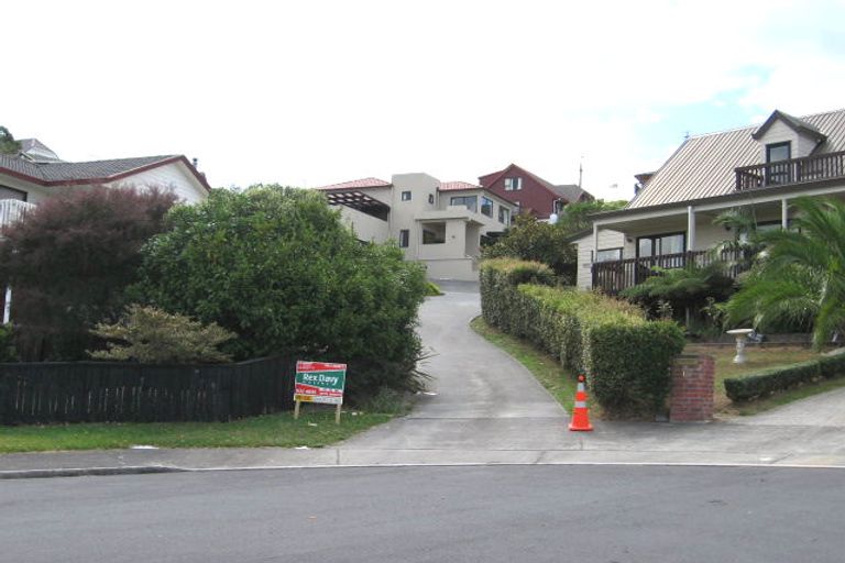 Photo of property in 18 Van Dyke Place, West Harbour, Auckland, 0618