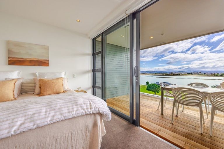 Photo of property in 407/7 Humber Street, Pandora, Napier, 4110