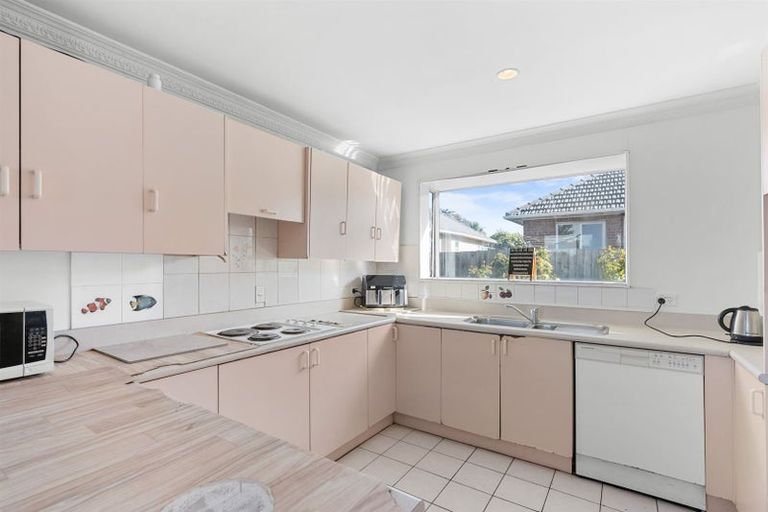 Photo of property in 16 Tika Street, Riccarton, Christchurch, 8041
