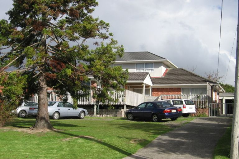 Photo of property in 37 Renata Crescent, Te Atatu Peninsula, Auckland, 0610