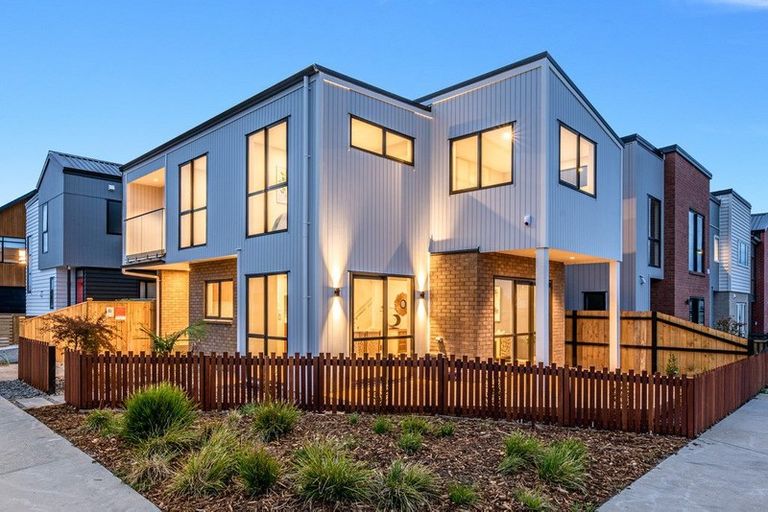 Photo of property in 32 Hea Road, Hobsonville, Auckland, 0616