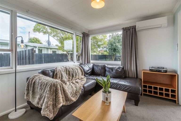 Photo of property in 35 Prestons Road, Redwood, Christchurch, 8051