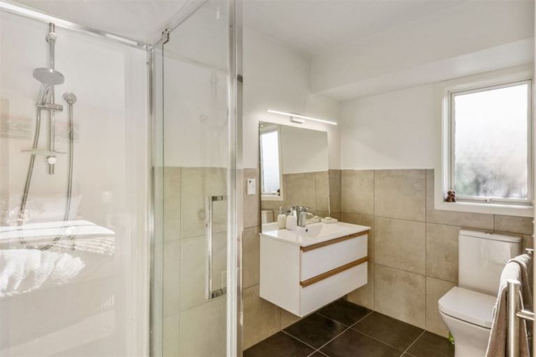 Photo of property in 52 Englefield Road, Northwood, Christchurch, 8051