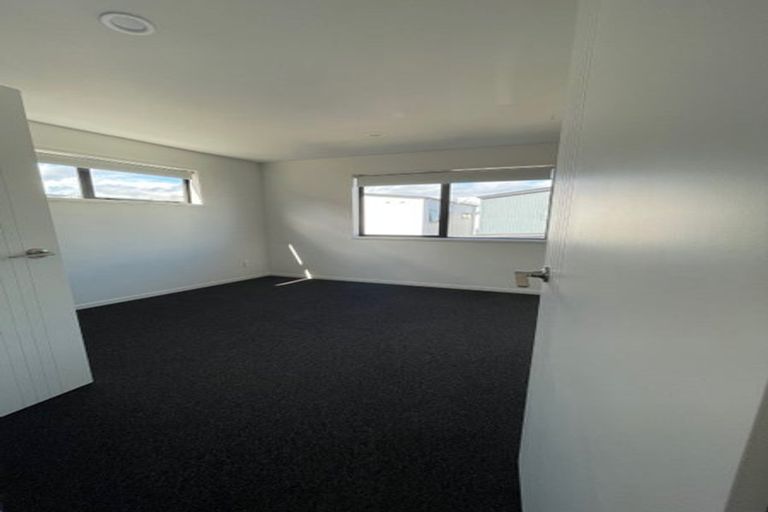 Photo of property in 16 Minhas Road, Papakura, 2110