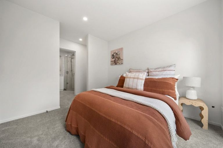 Photo of property in 3/1088 Beach Road, Torbay, Auckland, 0630
