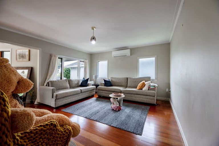 Photo of property in 17 Margan Avenue, New Lynn, Auckland, 0600