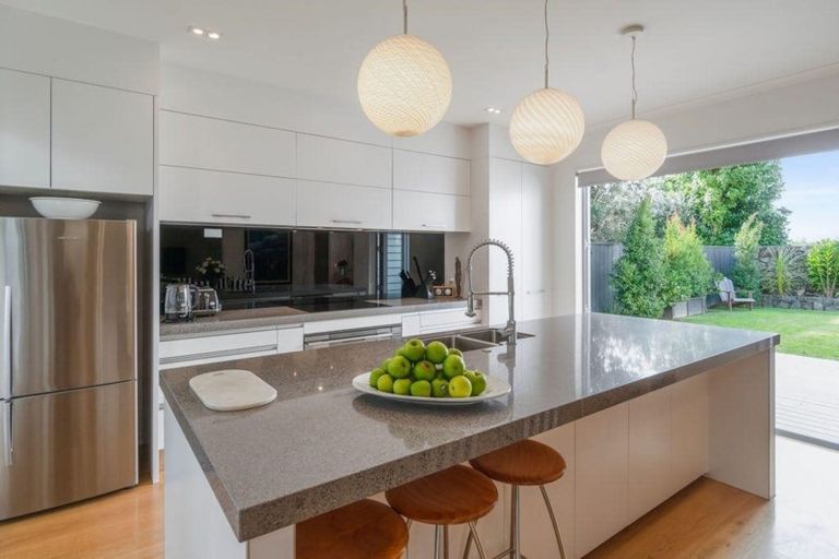 Photo of property in 1 Fathom Place, Te Atatu Peninsula, Auckland, 0610