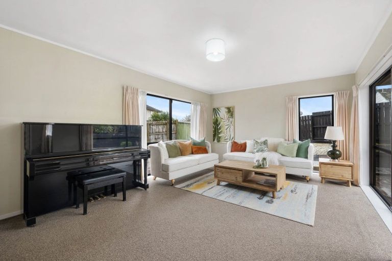 Photo of property in 1/15 Benygloe Place, Highland Park, Auckland, 2010