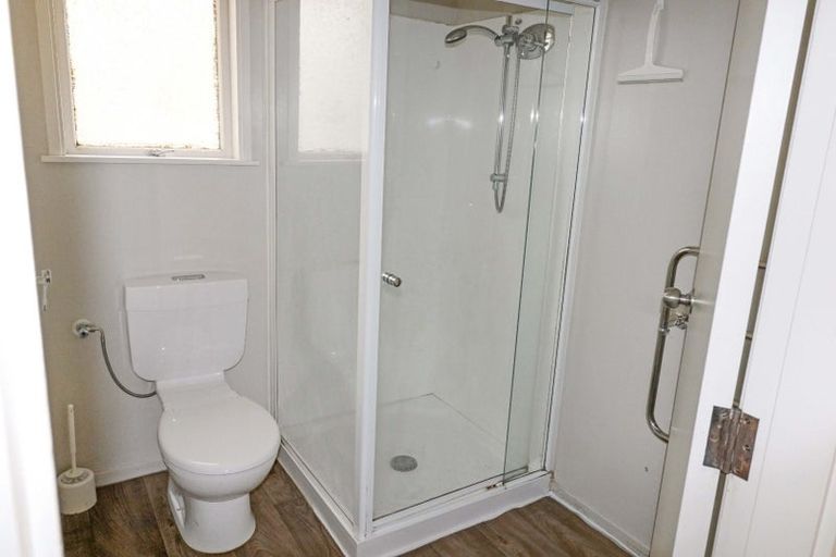 Photo of property in 39 Thurleigh Grove, Karori, Wellington, 6012