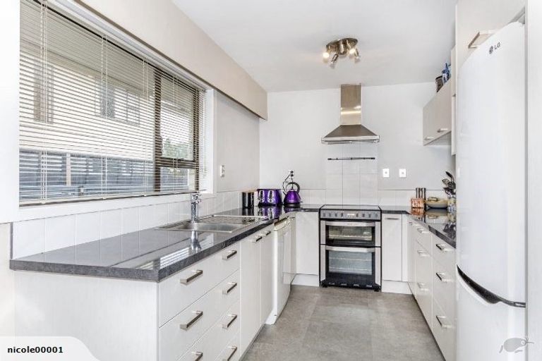 Photo of property in 115 Grimseys Road, Redwood, Christchurch, 8051