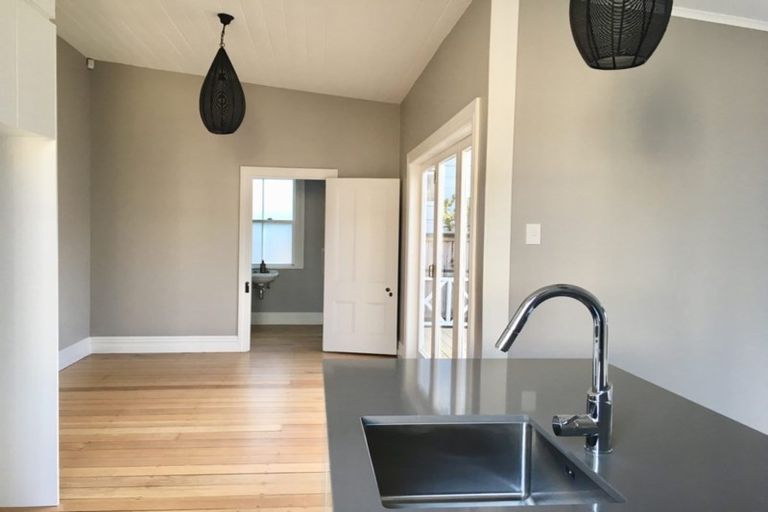 Photo of property in 2 Milton Road, Northcote Point, Auckland, 0627