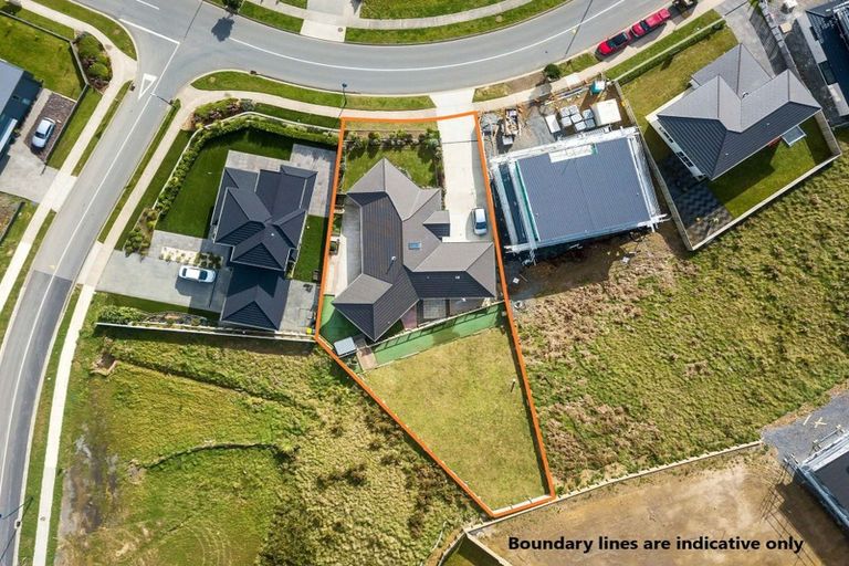 Photo of property in 117 Queen Charlotte Drive, Aotea, Porirua, 5024
