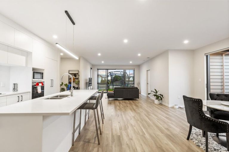 Photo of property in 5 Konoba Avenue, Kumeu, 0810
