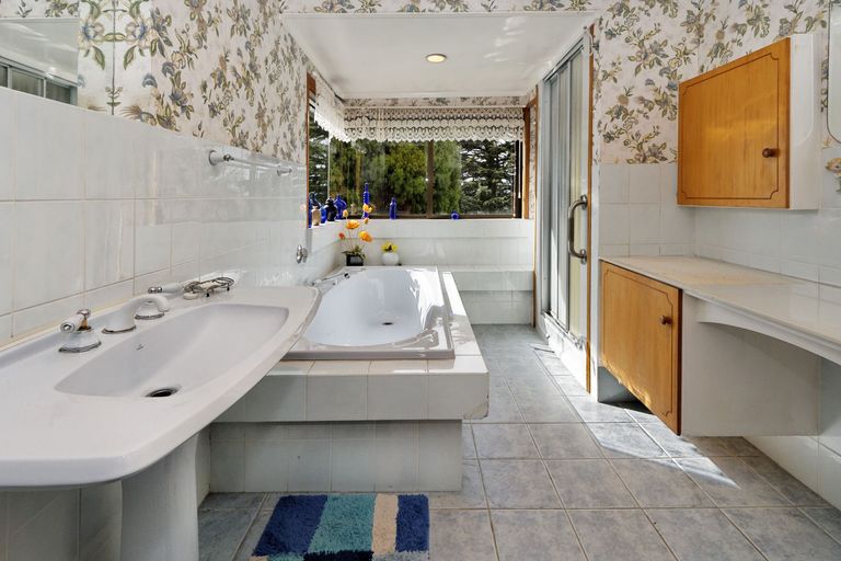 Photo of property in 4a Roland Hill, Glen Eden, Auckland, 0602