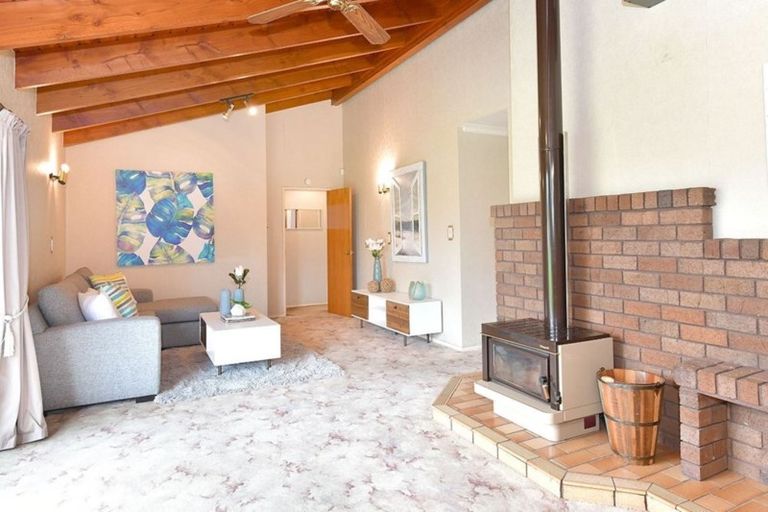 Photo of property in 73 Kauri Road, Stanmore Bay, Whangaparaoa, 0932