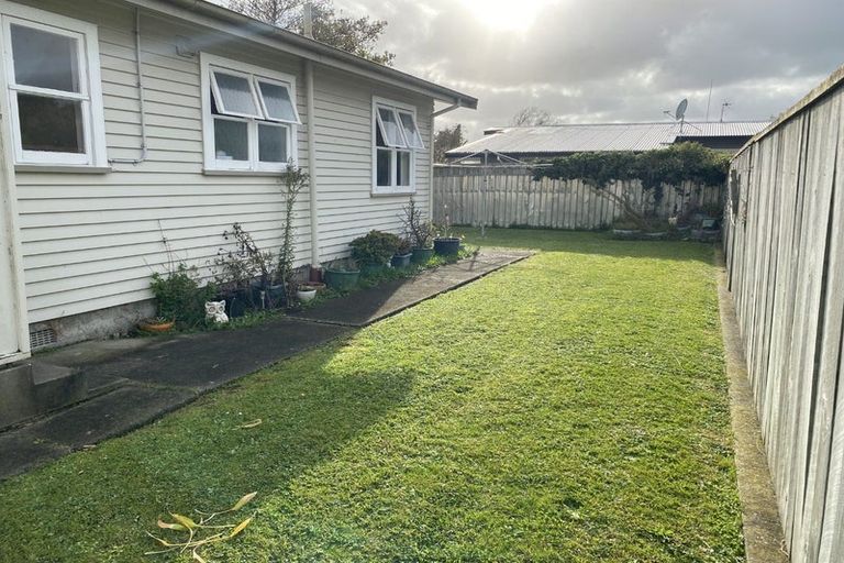 Photo of property in 2 Abraham Crescent, Milson, Palmerston North, 4414