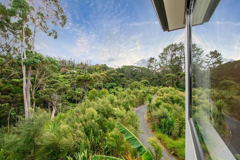 Photo of property in 11 Kaimai Avenue, Massey, Auckland, 0614