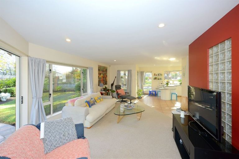 Photo of property in 9 Hatfield Place, Avonhead, Christchurch, 8042
