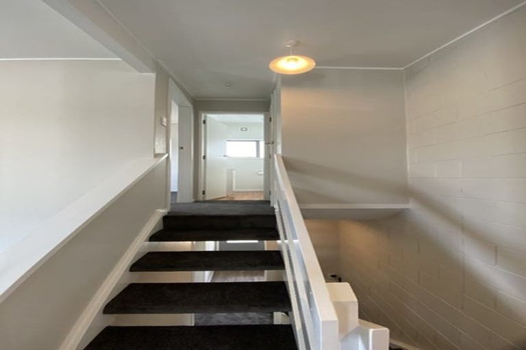 Photo of property in 21f9 Collins Avenue, Tawa, Wellington, 5028