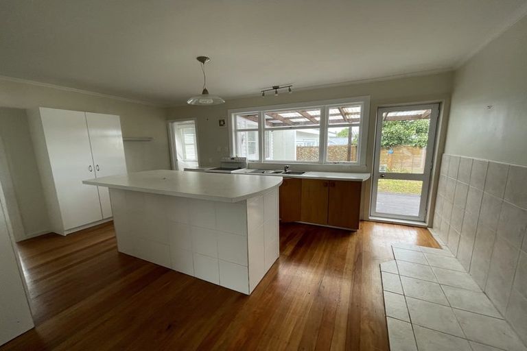 Photo of property in 18 River Road, Te Atatu Peninsula, Auckland, 0610