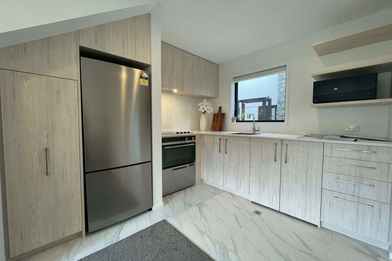 Photo of property in 17/10 Fathom Place, Te Atatu Peninsula, Auckland, 0610