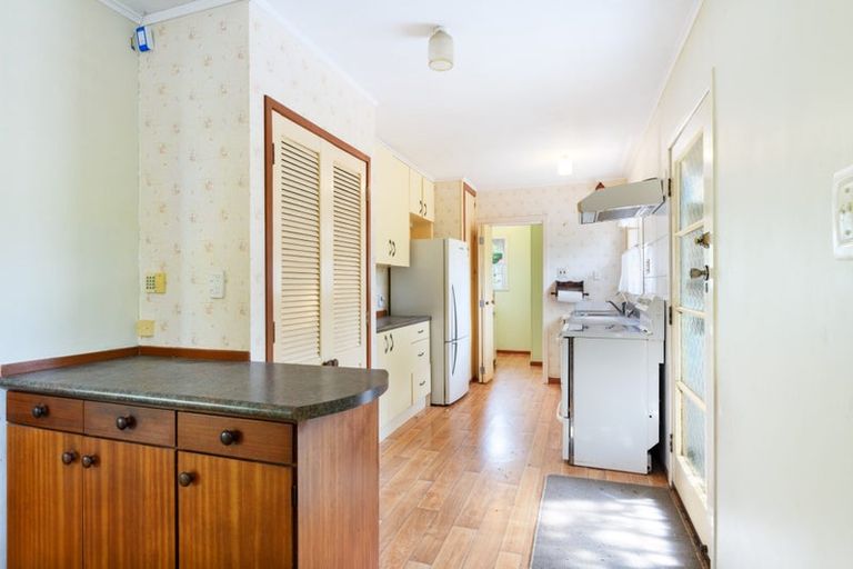 Photo of property in 9 Kaikoura Street, Henderson, Auckland, 0612