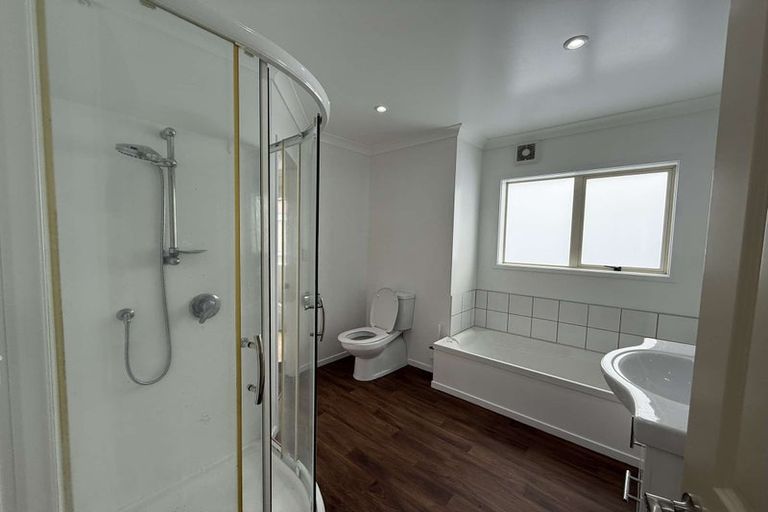 Photo of property in 40c Ruskin Road, Newlands, Wellington, 6037