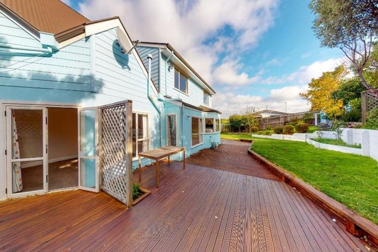 Photo of property in 24 Saunders Close, Whitby, Porirua, 5024