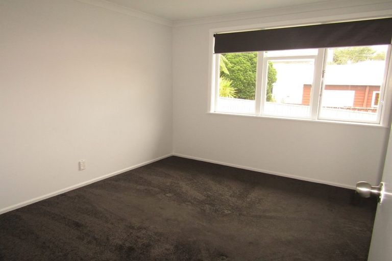 Photo of property in 118b Newlands Road, Newlands, Wellington, 6037