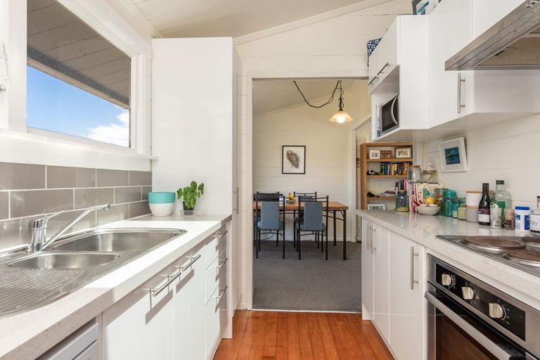 Photo of property in 15 Dunmail Way, Newlands, Wellington, 6037