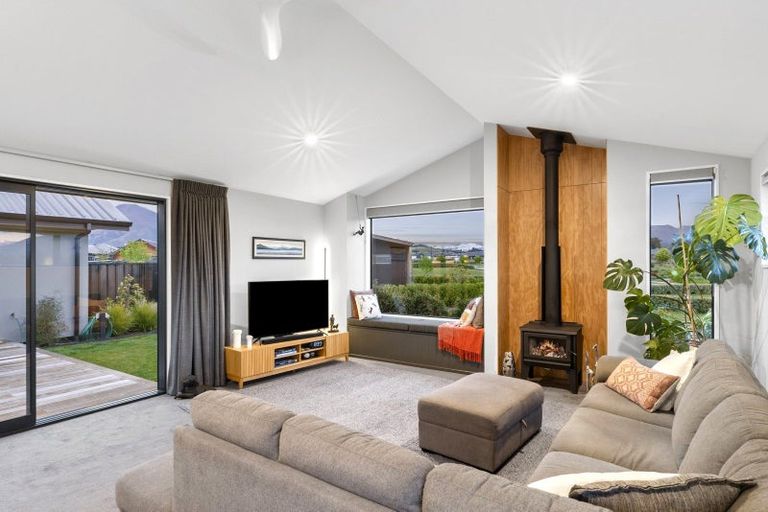 Photo of property in 8 Tahi Street, Albert Town, Wanaka, 9305