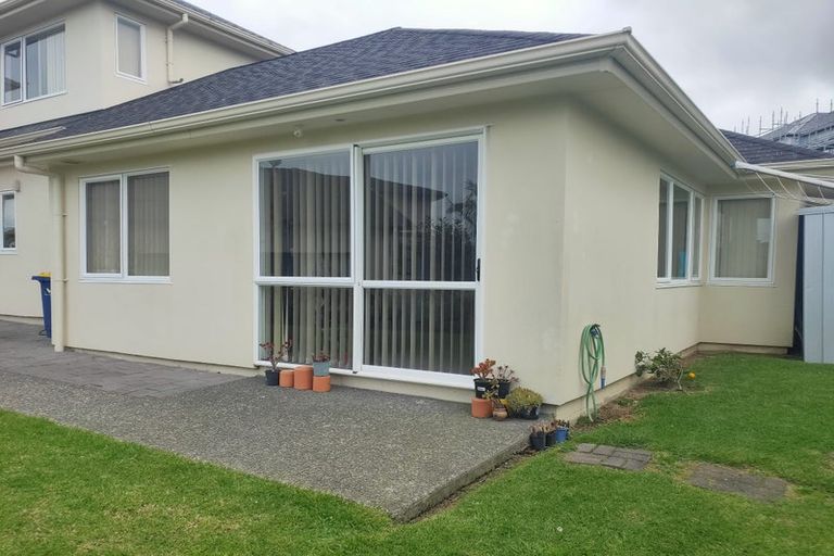 Photo of property in 16 Andara Close, Pinehill, Auckland, 0632