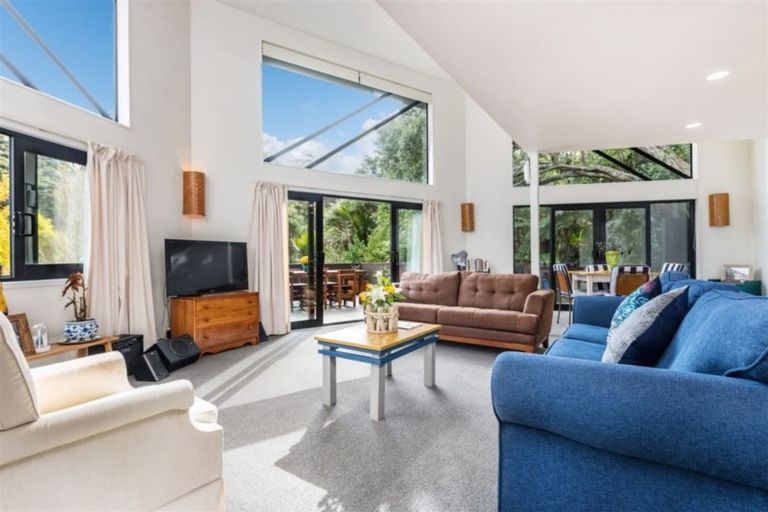 Photo of property in 69 Paturoa Road, Titirangi, Auckland, 0604