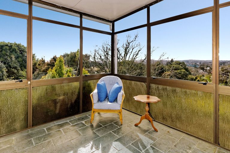 Photo of property in 4a Roland Hill, Glen Eden, Auckland, 0602