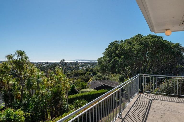 Photo of property in 24 Speedy Crescent, Hillcrest, Auckland, 0627