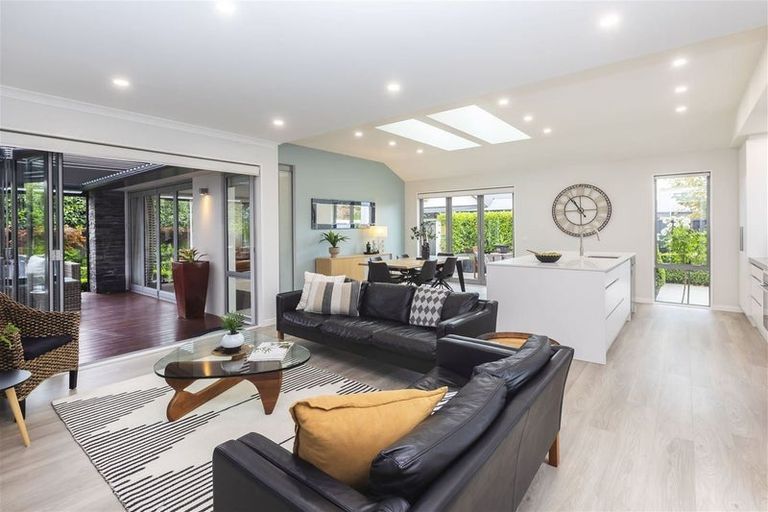 Photo of property in 7 Millpond Place, Parklands, Christchurch, 8083