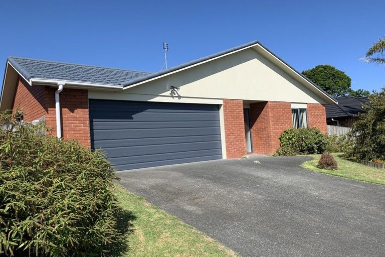 Photo of property in 42 Mandalay Place, Waiuku, 2123