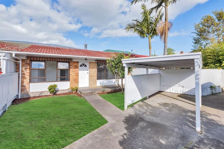 Photo of property in 2/115 Mcleod Road, Te Atatu South, Auckland, 0610