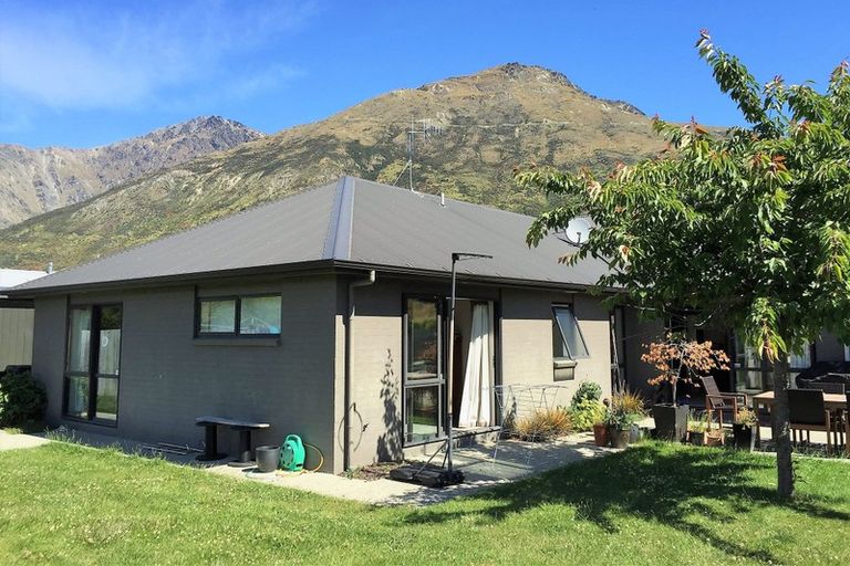 Photo of property in 16 Herries Lane, Lake Hayes, Queenstown, 9304