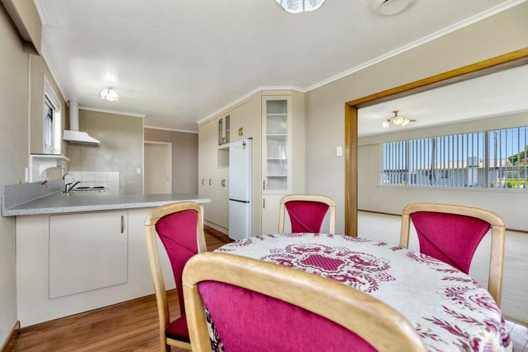 Photo of property in 6 Rospeath Crescent, Spotswood, New Plymouth, 4310