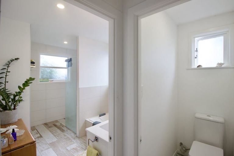 Photo of property in 2/6 Spencer Road, Pinehill, Auckland, 0632