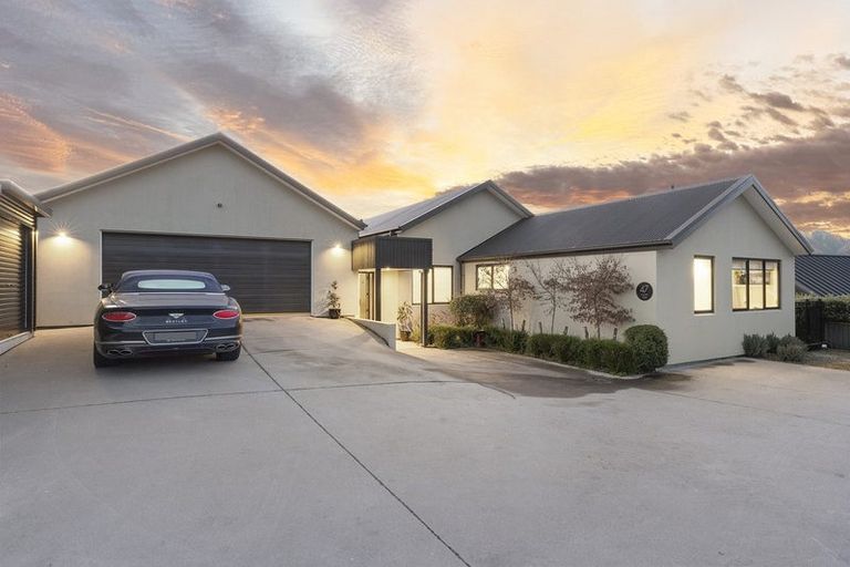 Photo of property in 47 Minaret Ridge, Wanaka, 9305