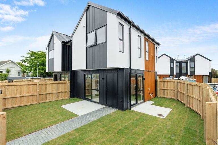 Photo of property in 2/1 Huia Street, Riccarton, Christchurch, 8041