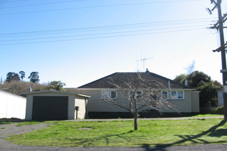 Photo of property in 3 Rangatira Road, Hunterville, 4730