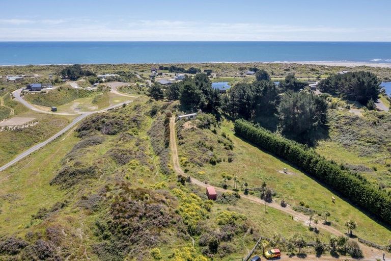 Photo of property in 18 Henham Lane, Waikawa Beach, Manakau, 5573