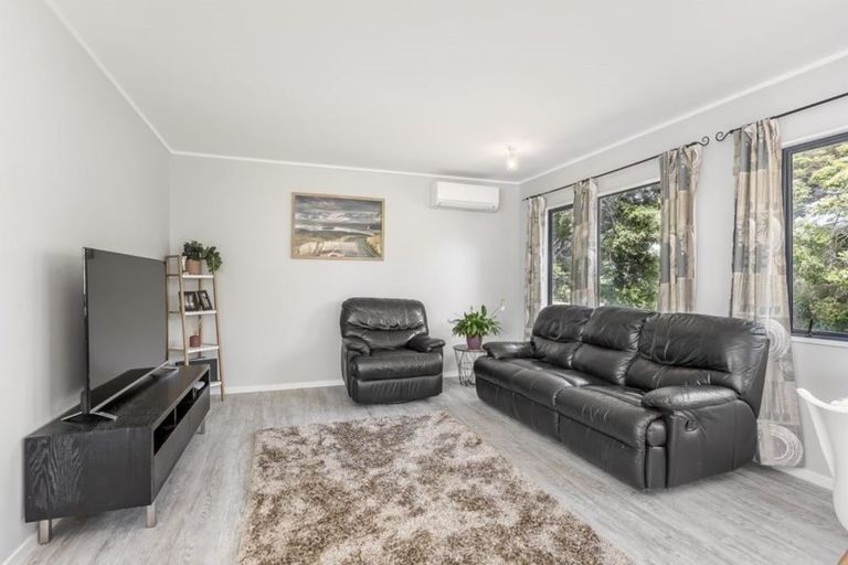Photo of property in 17a John Road, Stanmore Bay, Whangaparaoa, 0932
